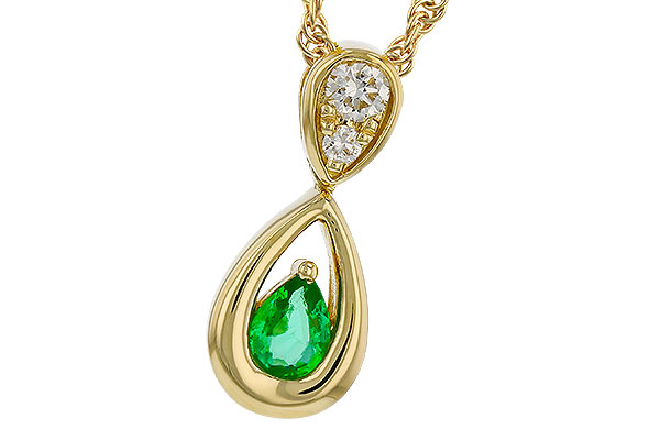 C320-67417: NECKLACE .10 EMERALD .16 TGW (4x3 EMER)