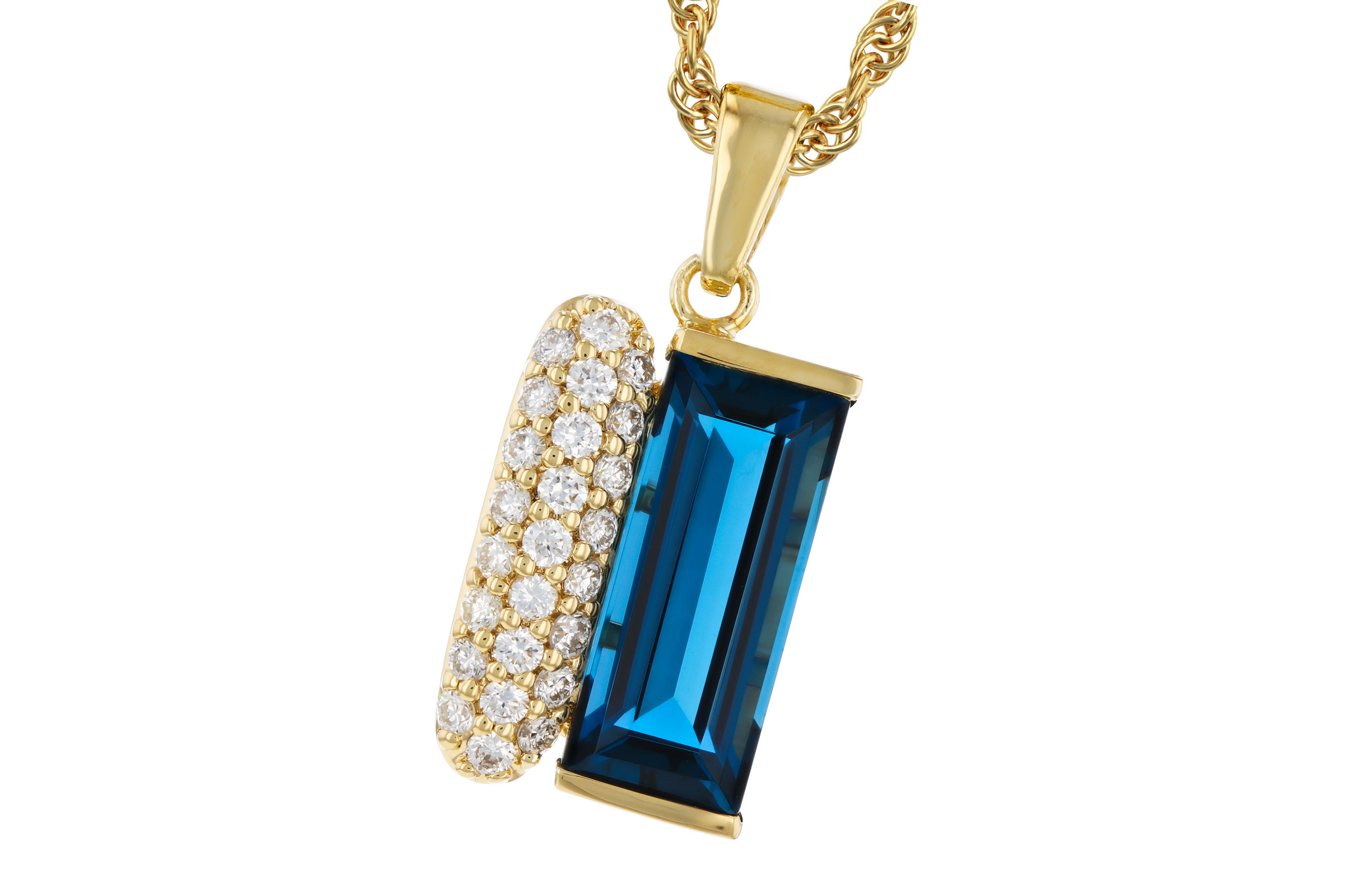 F321-56489: NECK 2.67 LONDON BLUE TOPAZ 2.92 TGW (12x5MM BT)